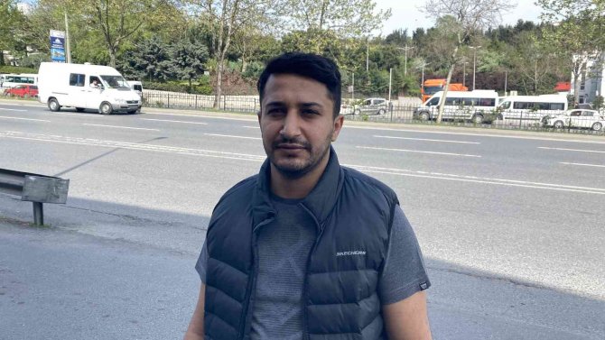 Genç Adamdan İnsanlık Örneği: Yaşlı Adamı Korkuluklardan Kurtardı