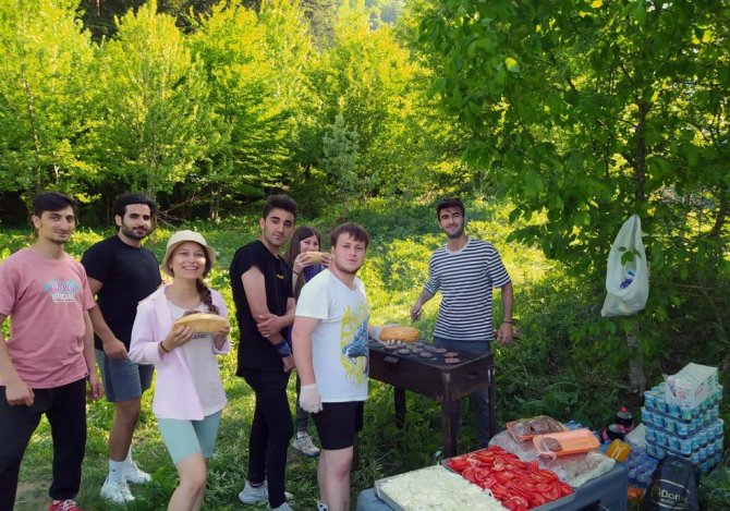 Çadır Kampının İnceliklerini Öğrendiler