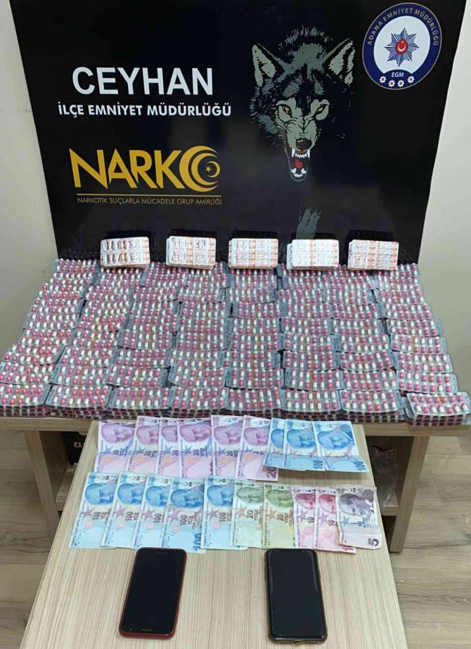 Kalaşnikof Silahla Örgüt Üyeleriyle Poz Veren Terörist Serbest Kaldı