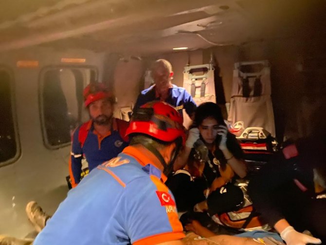 Silahla Yaralanan Çoban Helikopterle Hastaneye Kaldırıldı