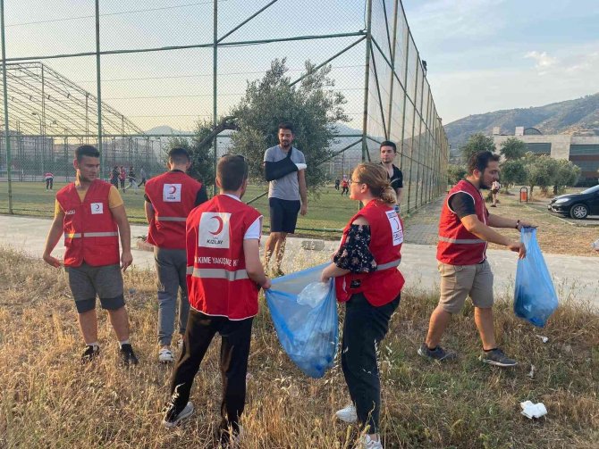 Aydın Genç Kızılay Ekibi Temiz Bir Gelecek İçin Plastik Atıkları Topladı