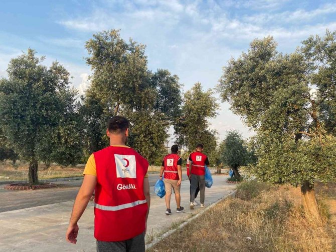 Aydın Genç Kızılay Ekibi Temiz Bir Gelecek İçin Plastik Atıkları Topladı
