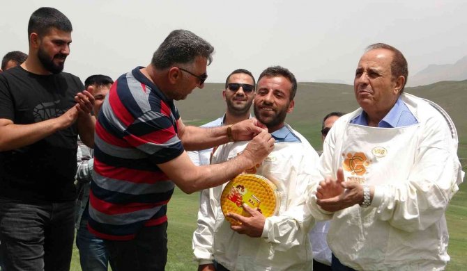 Van’da ’2. Bal Yuvarlama Festivali’ Renkli Görüntülere Sahne Oldu