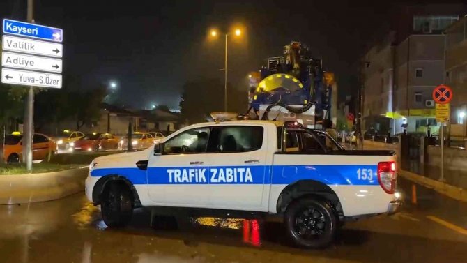 Kırıkkale’de Şiddetli Yağmur Hayatı Felç Etti