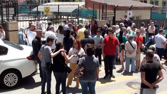 Sınavdan Çıkan Öğrenci Heyecandan Bayıldı