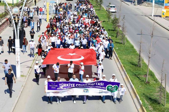 Ağrı’da ’Sıfır Atık’ Parolasıyla "81 İ̇lde 81 Milyar Adım Çevre Yürüyüşü" Düzenlendi