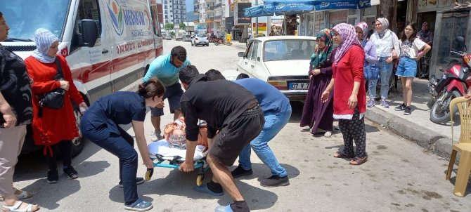 Sağlık Çalışanları Kazada Araçta Sıkışan Sürücü İçin Seferber Oldu