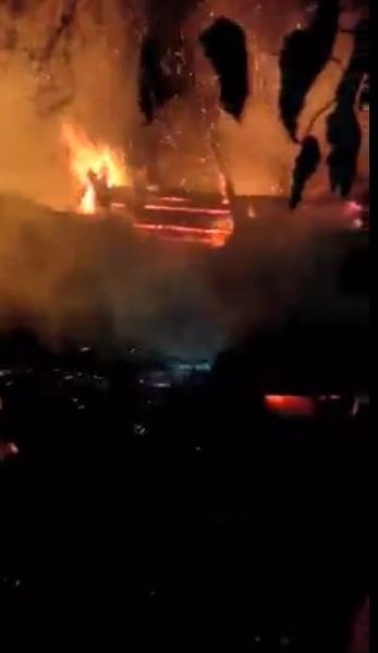 Artvin’de Gece Çıkan Yangında Ahır Ve Samanlık Kül Oldu