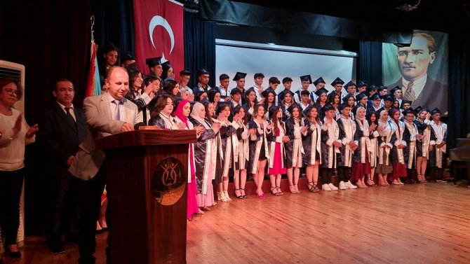 Atatürk Anadolu Lisesi’nde Mezuniyet Sevinci