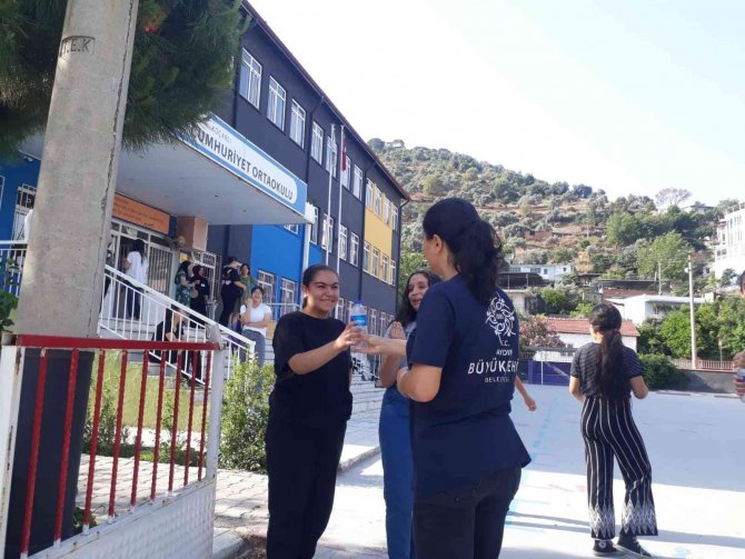 Aydın Büyükşehir Belediyesi, Lgs’ye Giren Öğrencileri Unutmadı