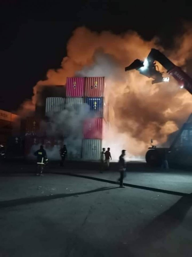 Bangladeş’te Konteyner Deposunda Yangın: 4 Ölü, 400 Yaralı