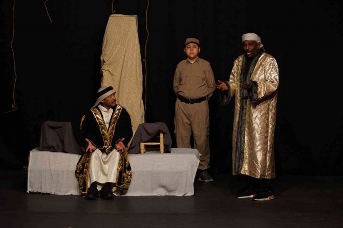 Uluslararası Tiyatro Festivali’nde Perde Açıldı