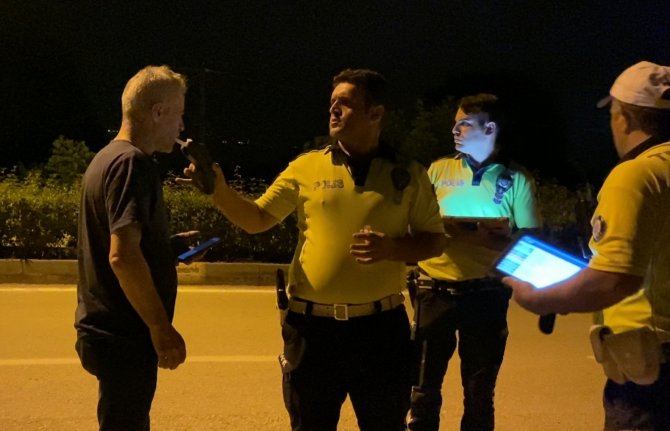 "Dur Bir Polis Arkadaşı Arayacağım" Diyen Alkollü Sürücüye 7 Bin 517 Tl Ceza