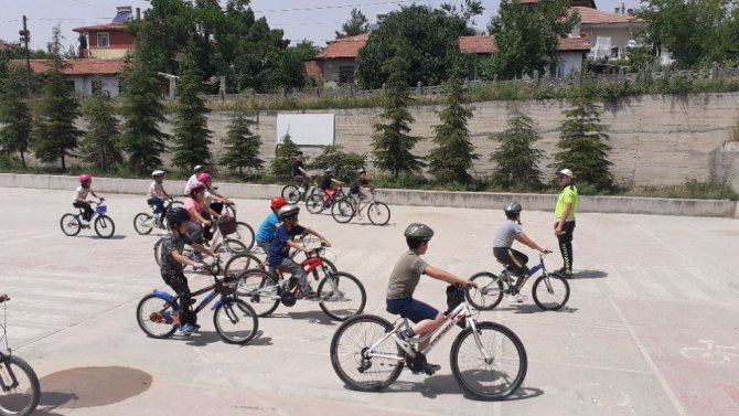 Öğrencilere Güvenli Bisiklet Kullanımı Eğitimi Verildi
