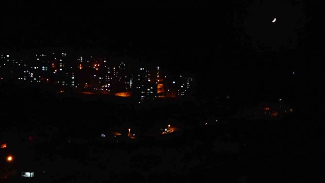 Yüksekova’da Hilal Ay Hayran Bıraktı