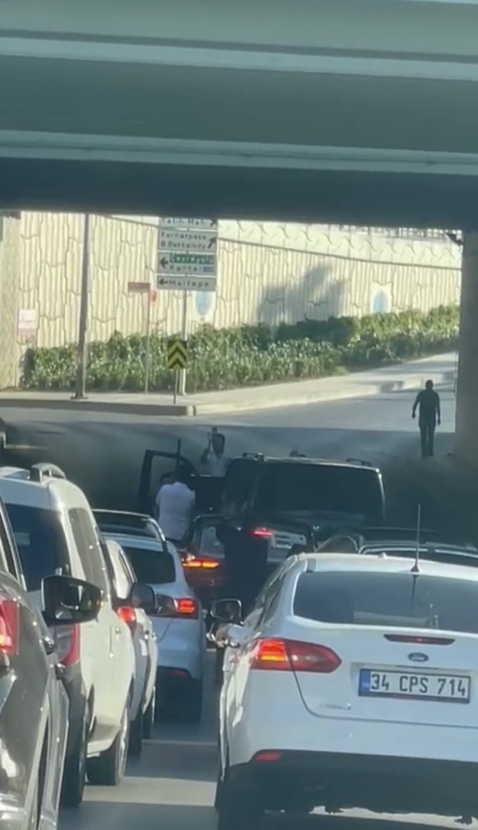 Sancaktepe’de Düğün Konvoyunda Havaya Ateş Açan Mangadalar Suçüstü Yakalandı