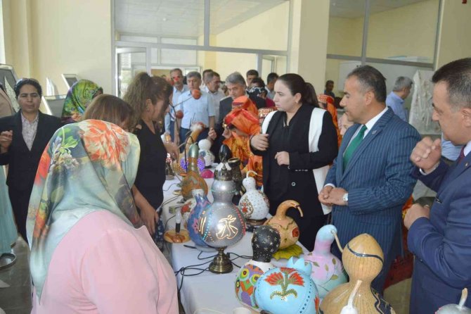 Besni’de Hayat Boyu Öğrenme Sergisi Açıldı