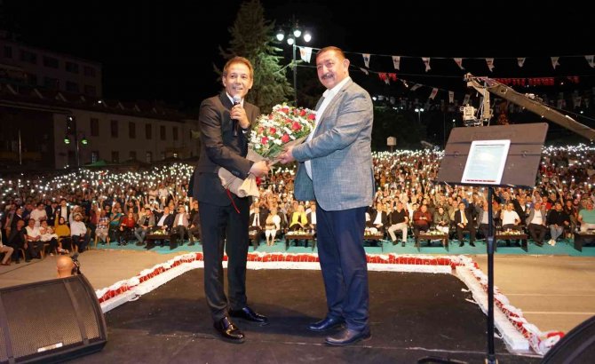 Kastamonu’da Mustafa Yıldızdoğan Rüzgarı Esti