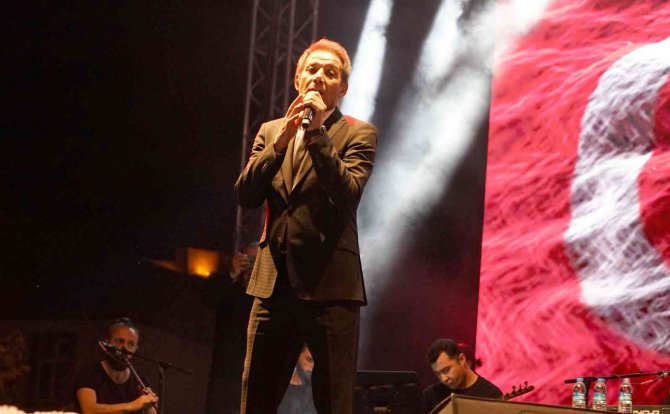 Kastamonu’da Mustafa Yıldızdoğan Rüzgarı Esti