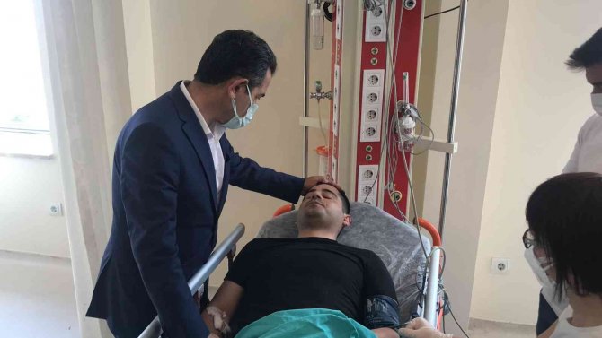 Askeri Araçla İ̇lçe Milli Eğitim Müdürlüğünün Aracı Çarpıştı: 1 Ölü, 9 Yaralı