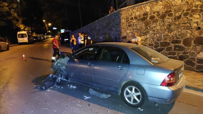 İ̇tfaiye Aracına Çarptı, “Ehliyetimi Kaybedemem” Diyerek Kaçtı