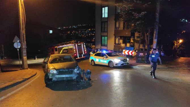 İ̇tfaiye Aracına Çarptı, “Ehliyetimi Kaybedemem” Diyerek Kaçtı