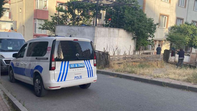 Evinde Ölü Bulundu
