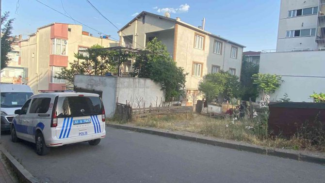 Evinde Ölü Bulundu