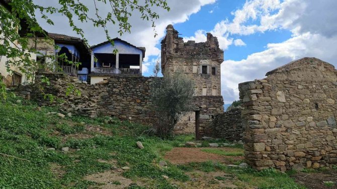 Tarihi Arpaz Kalesi Restore Edileceği Günleri Bekliyor