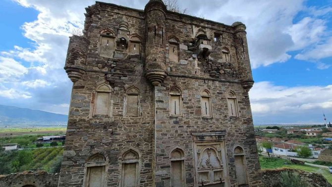 Tarihi Arpaz Kalesi Restore Edileceği Günleri Bekliyor