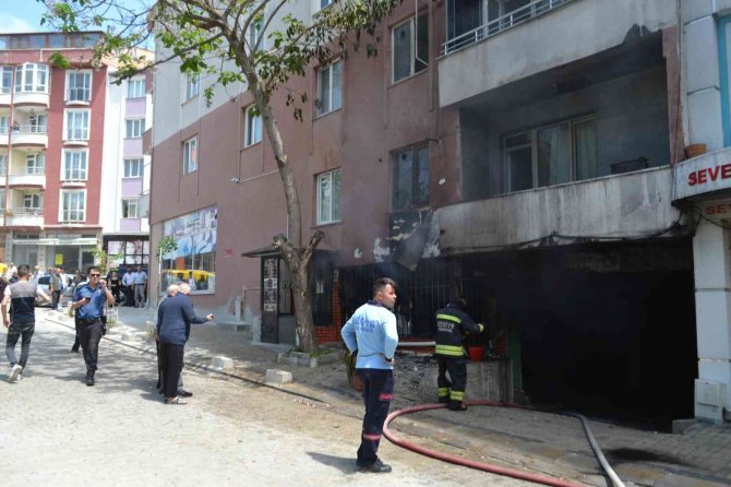 Yangını Söndürmek İsterken Kendi De Yanmıştı, Yaşam Mücadelesini Kaybetti