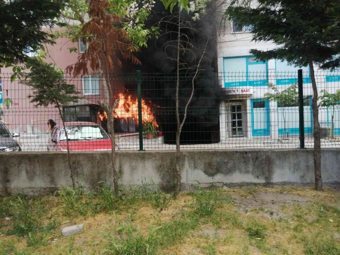 Yangını Söndürmek İsterken Kendi De Yanmıştı, Yaşam Mücadelesini Kaybetti