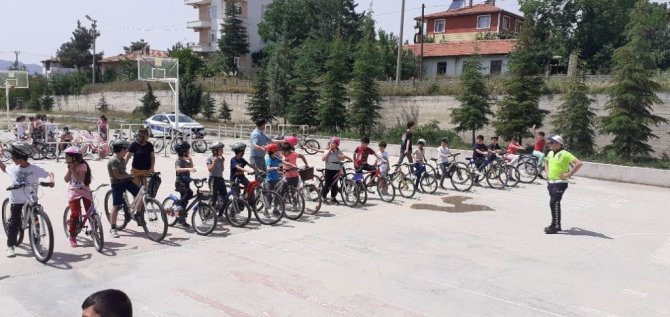 Öğrencilere Güvenli Bisiklet Kullanımı Eğitimi Verildi