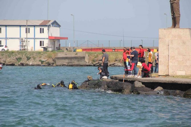 Dalgıçlar Denizden Atık Topladı