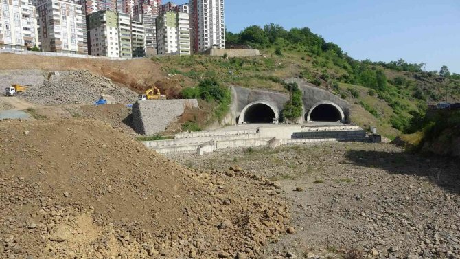 Trabzon’daki Kanuni Bulvarı’nda Viyadük Ve Tünel İnşaatlarının Yapımı Sürüyor