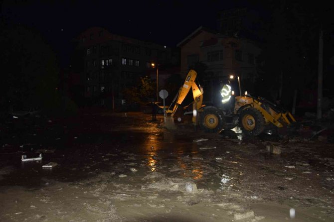 Burdur’da Sağanak Yağış Nedeniyle 30 Evi Su Bastı: 1 Ölü, 3 Yaralı