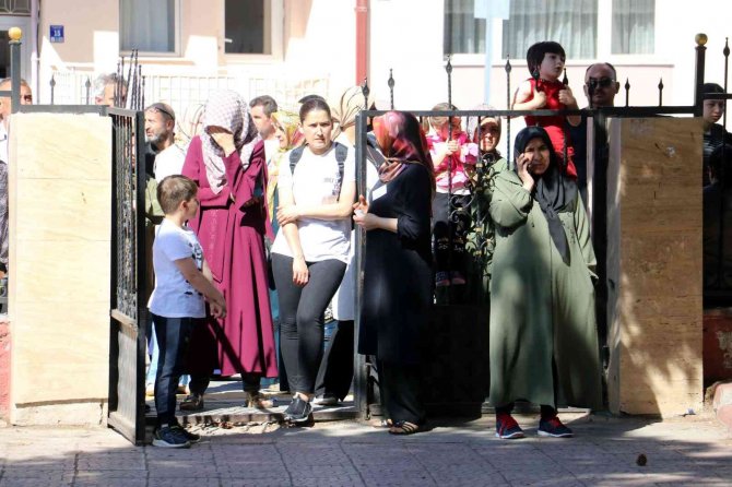 Sivas’ta Veli Ve Öğrencilerin Lgs Heyecanı