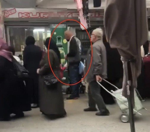 Sultanbeyli’de Pazarda Cüzdan Çaldı, Ekipler Tarafından Suçüstü Yakalandı