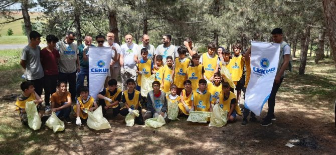 Mesire Alanındaki Çöpleri Topladılar