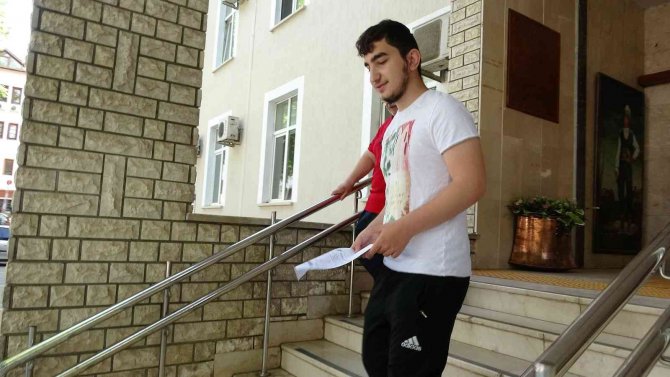 Kimliğini Kaybeden Öğrenciler Nüfus Müdürlüğünün Yolunu Tuttu