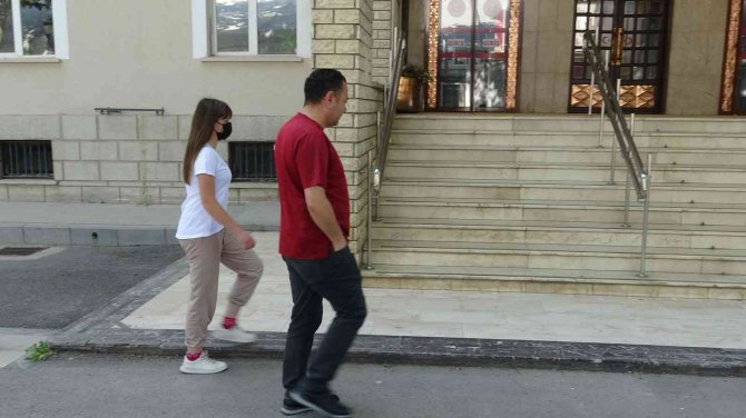 Kimliğini Kaybeden Öğrenciler Nüfus Müdürlüğünün Yolunu Tuttu