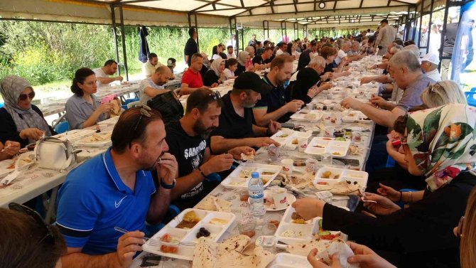 Van Kalesi Önünde Dünya Kahvaltı Günü Kutlaması
