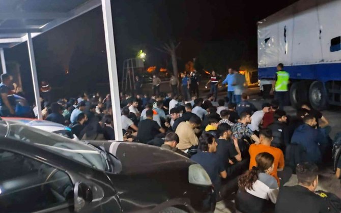 Kamyon Kasasından 111 Düzensiz Göçmen Çıktı