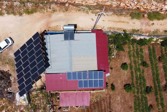 Enerjisi Rüzgar Ve Güneşten, İyi Tarıma Örnek Bahçe, Her Şey Doğal