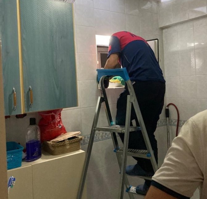 Havalandırma Boşluğundaki Kedi Kurtarıldı