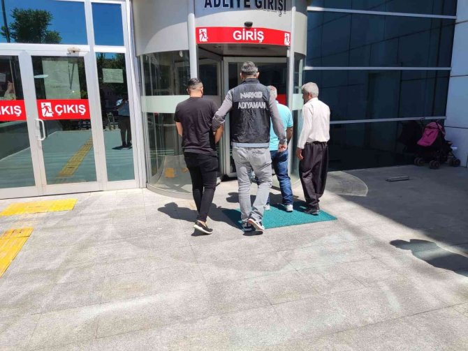 Uyuşturucu Suçundan Aranan 8 Kişi Yakalandı