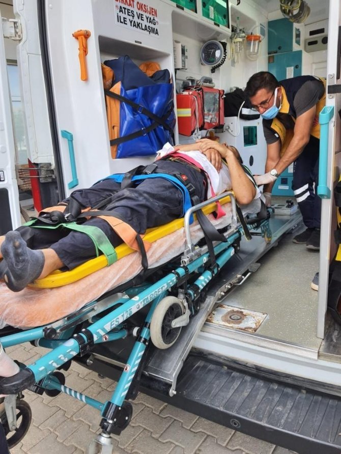 İ̇nşaatın 4. Katından Düşen İşçi Ağır Yaralandı