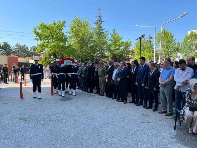 Odasında Kalp Krizi Geçiren Hakime Mesai Arkadaşlarından Son Görev