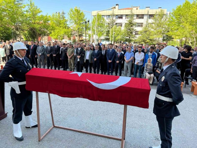 Odasında Kalp Krizi Geçiren Hakime Mesai Arkadaşlarından Son Görev