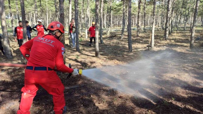 Akut Eskişehir Gönüllüleri Orman Yangınlarına Hazırlanıyor